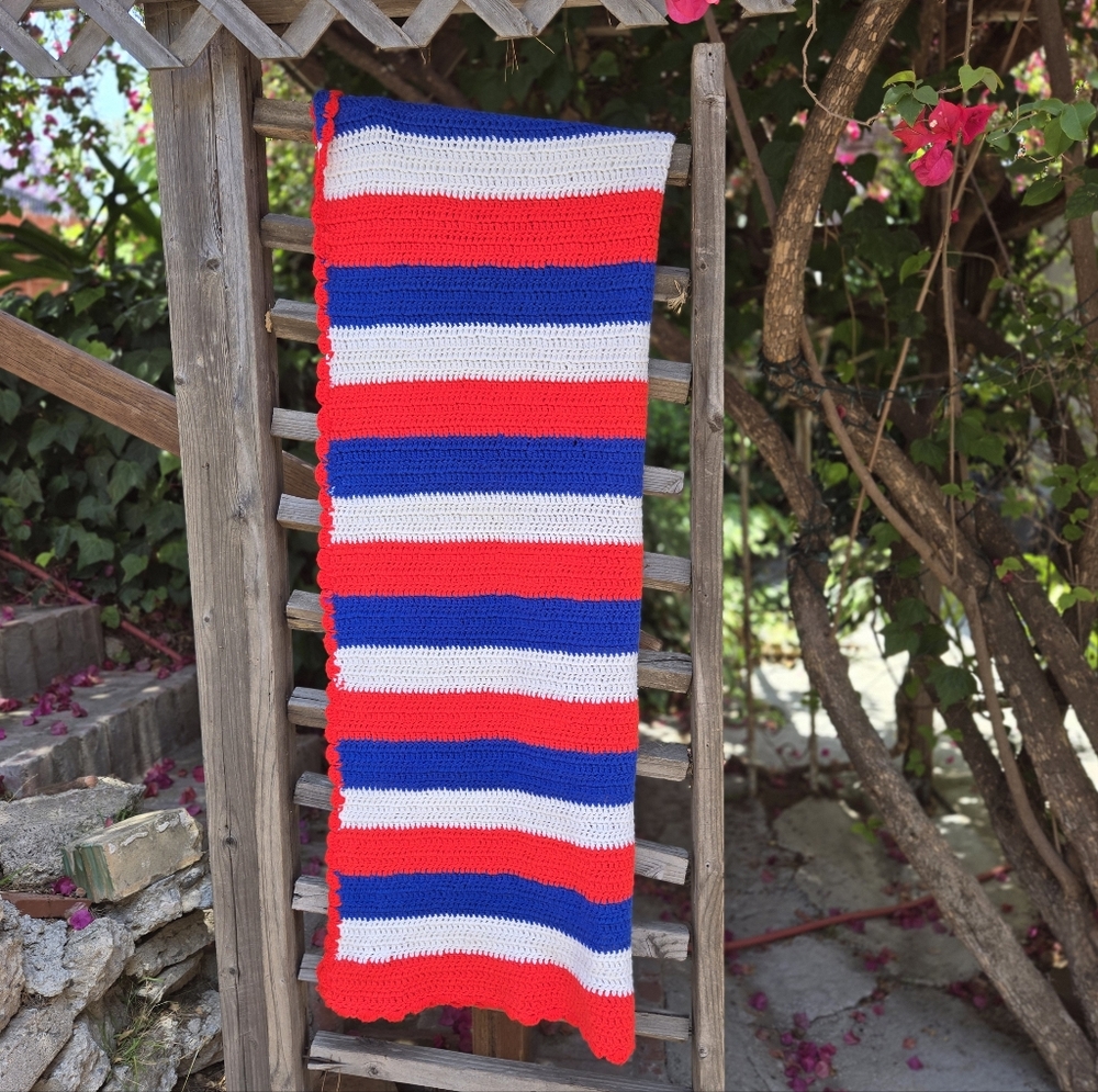 Vintage Handmade Knit Blanket Red White And Blue 🇺🇸
